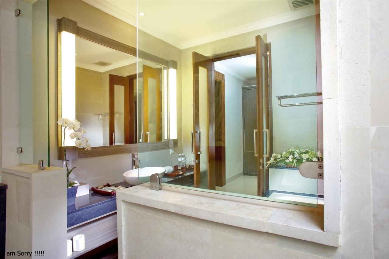 The Banyumas Suite Villa Legian Exterior photo