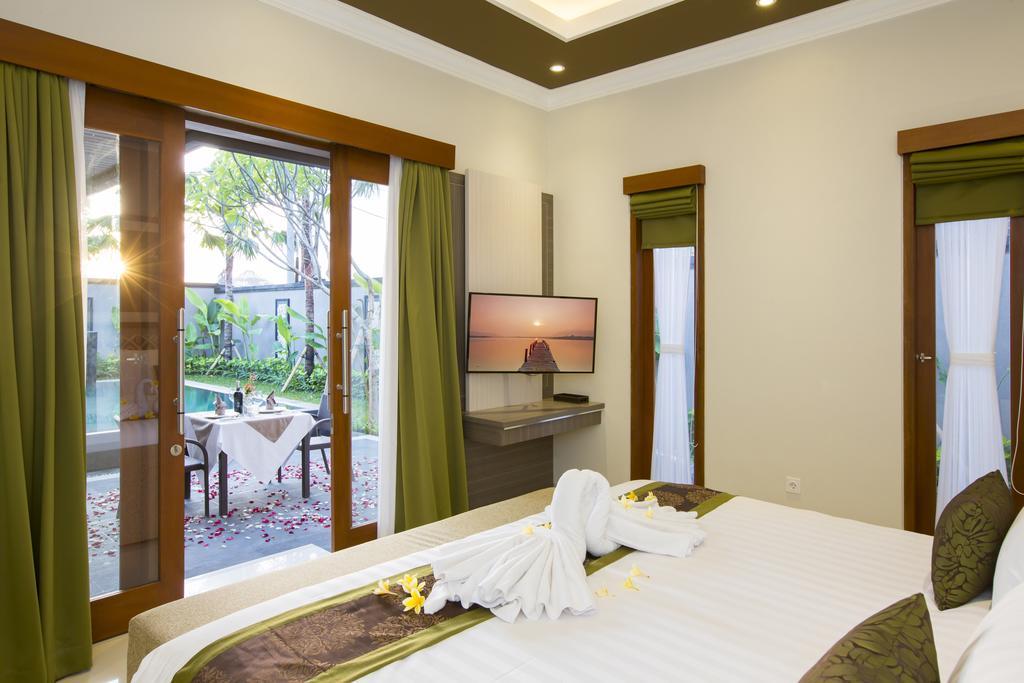 The Banyumas Suite Villa Legian Exterior photo