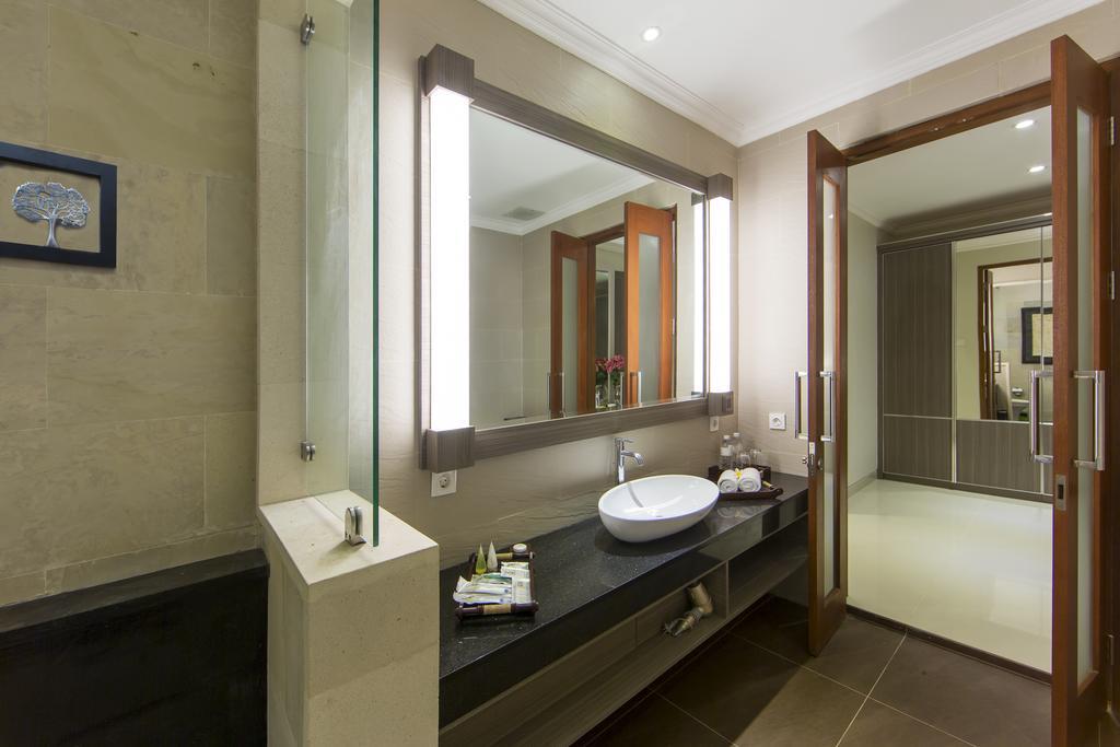 The Banyumas Suite Villa Legian Room photo