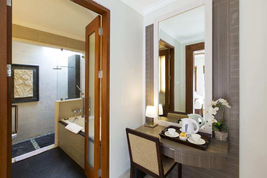 The Banyumas Suite Villa Legian Room photo
