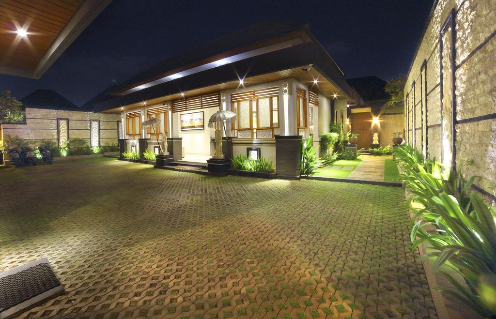 The Banyumas Suite Villa Legian Exterior photo
