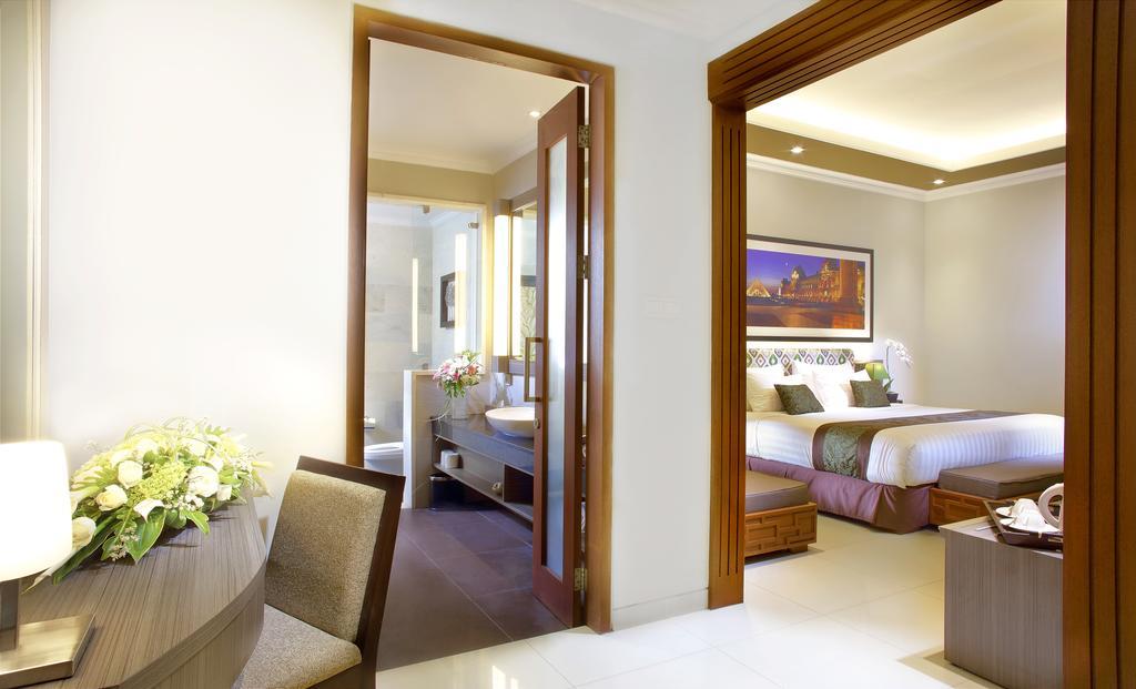 The Banyumas Suite Villa Legian Exterior photo