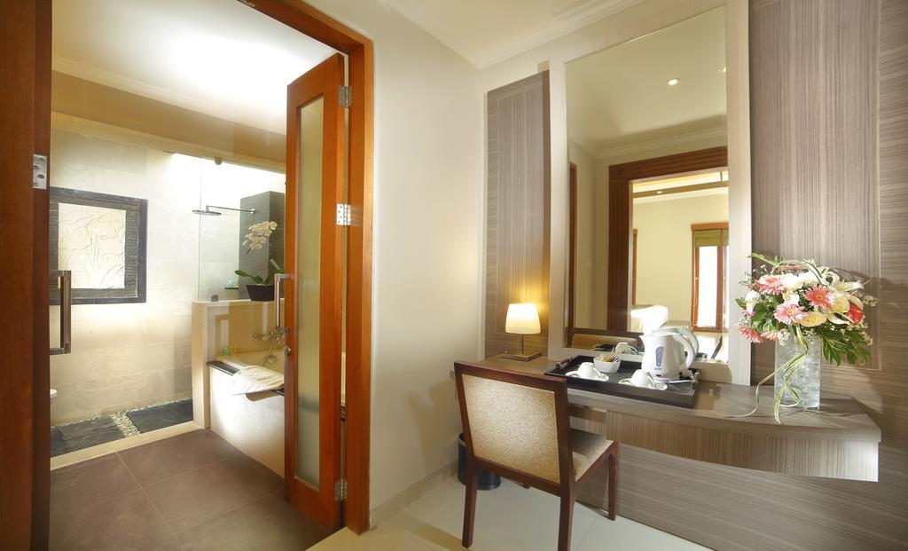 The Banyumas Suite Villa Legian Exterior photo