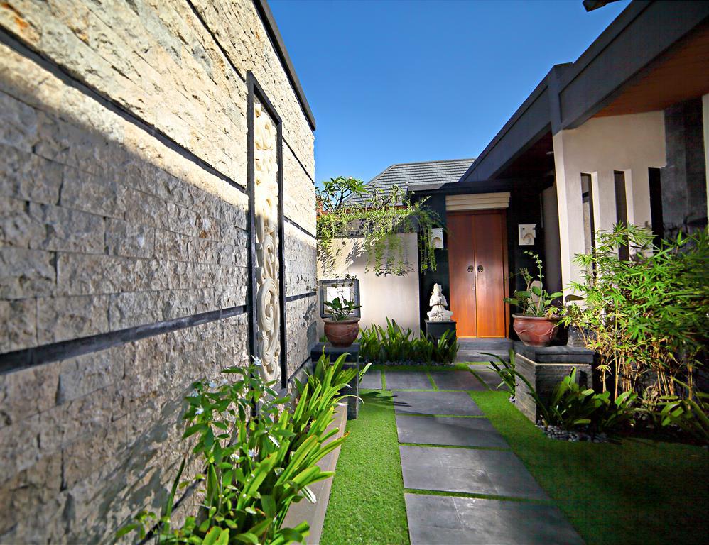 The Banyumas Suite Villa Legian Exterior photo