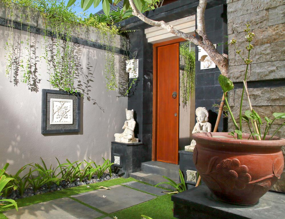 The Banyumas Suite Villa Legian Exterior photo